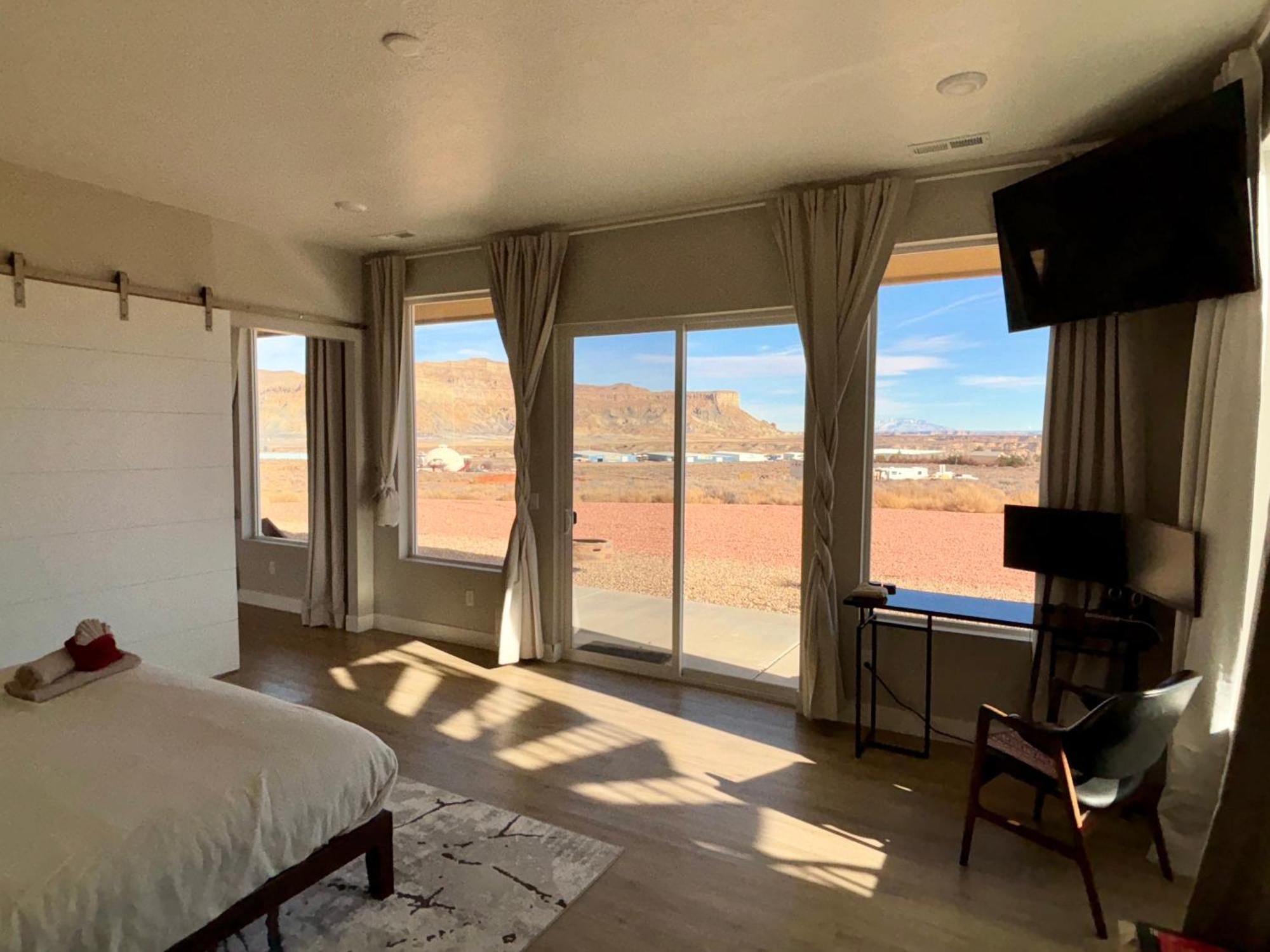 Page Arizona Border Town- Crimson Suite, Desert Canyon Getaway With Views ビッグ・ウォーター エクステリア 写真