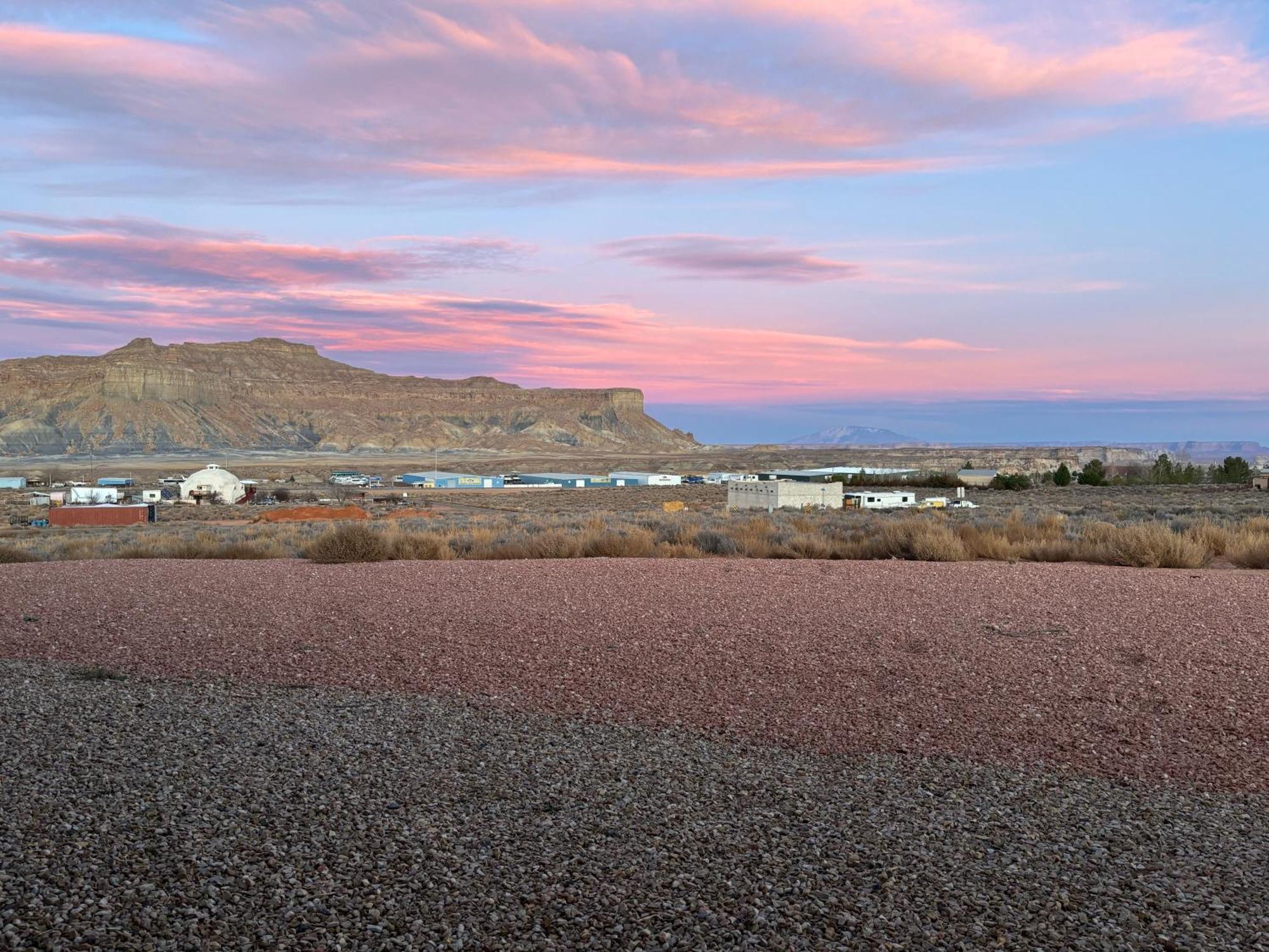 Page Arizona Border Town- Crimson Suite, Desert Canyon Getaway With Views ビッグ・ウォーター エクステリア 写真