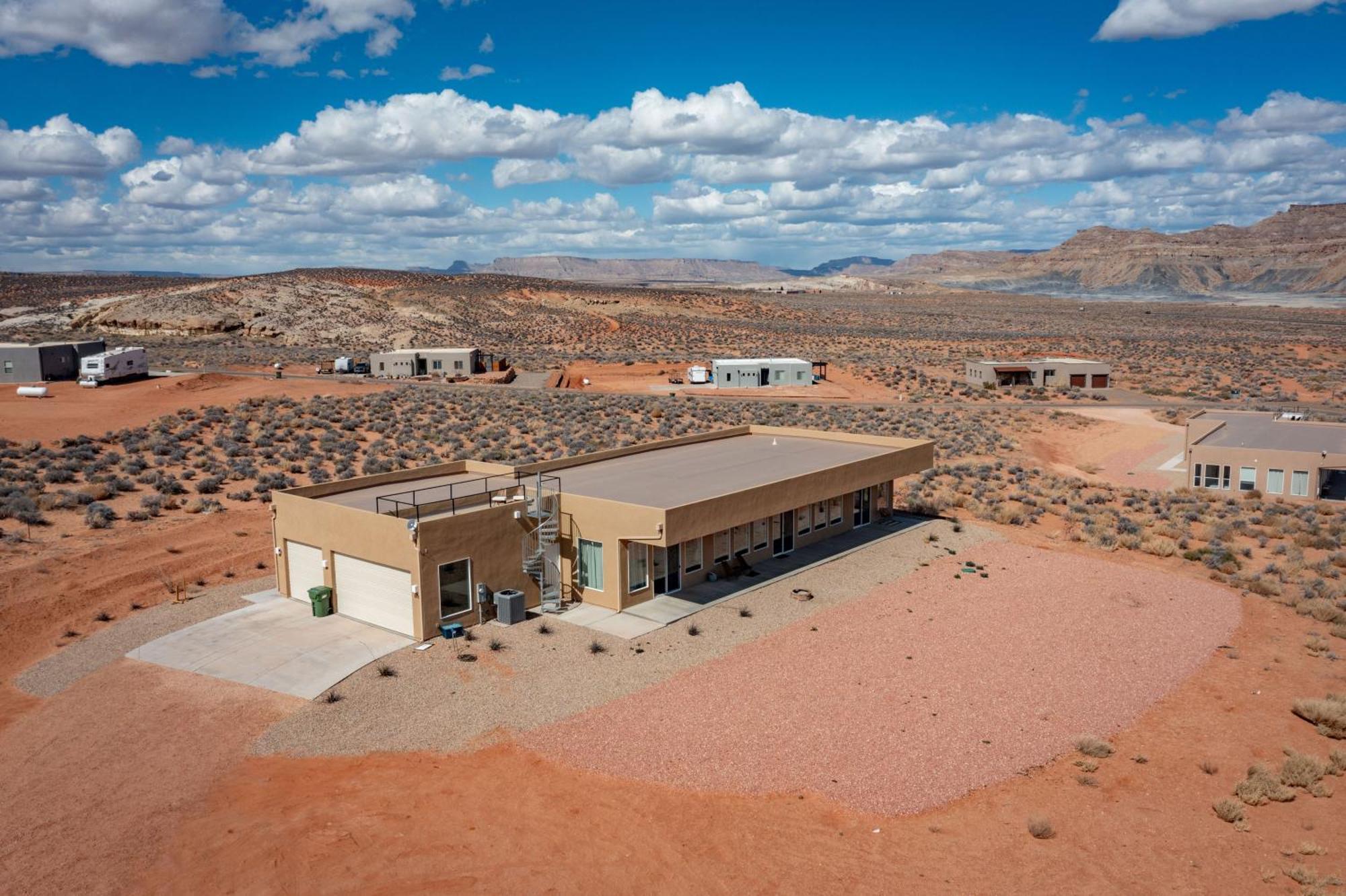 Page Arizona Border Town- Crimson Suite, Desert Canyon Getaway With Views ビッグ・ウォーター エクステリア 写真